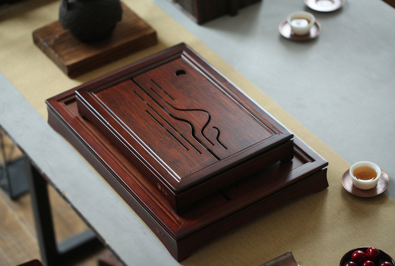 Small tea tray with mountains